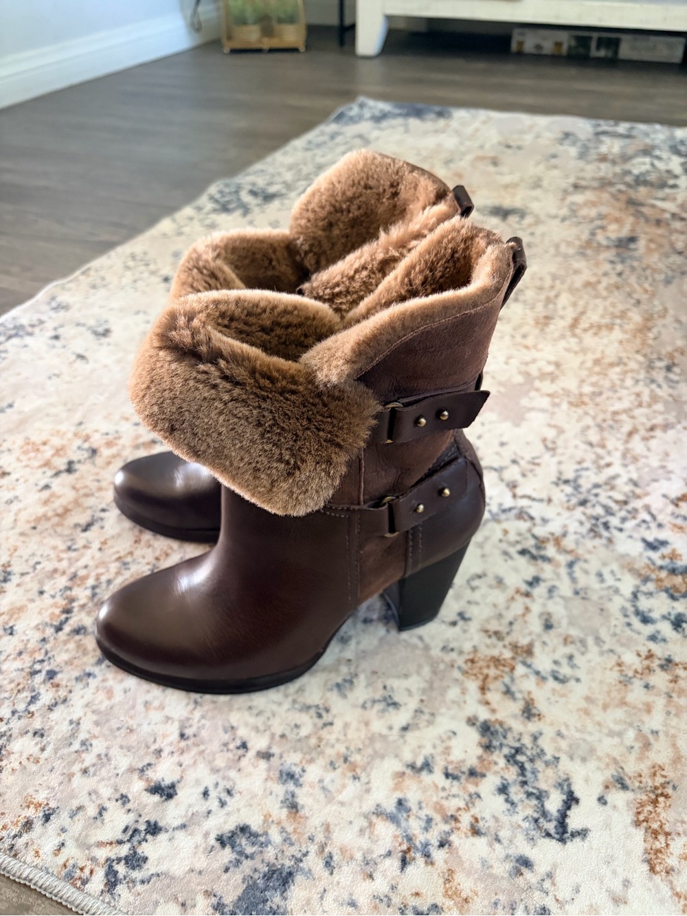 Ugg Jayne Women's Brown Shearling Fur Cuffed Ankle Boots